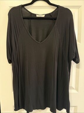 Double Zero Black V-Neck Short Sleeve Tee